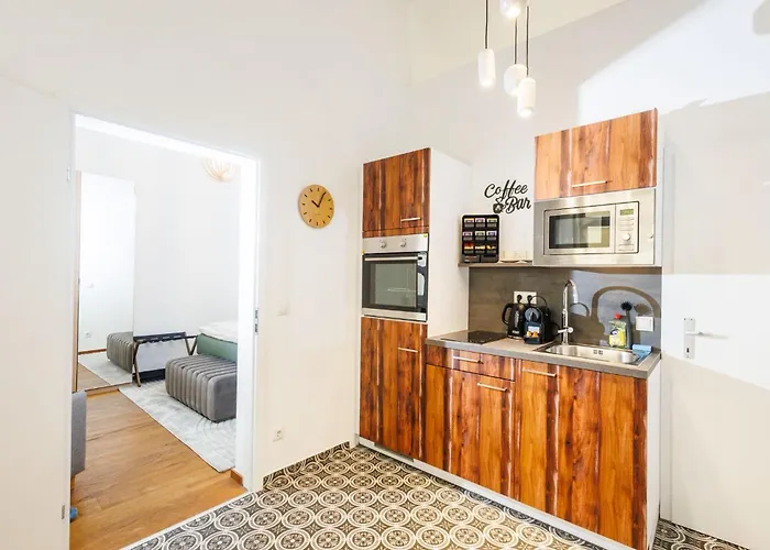Deluxe New L 10 Min Walk To Centre Appartamento